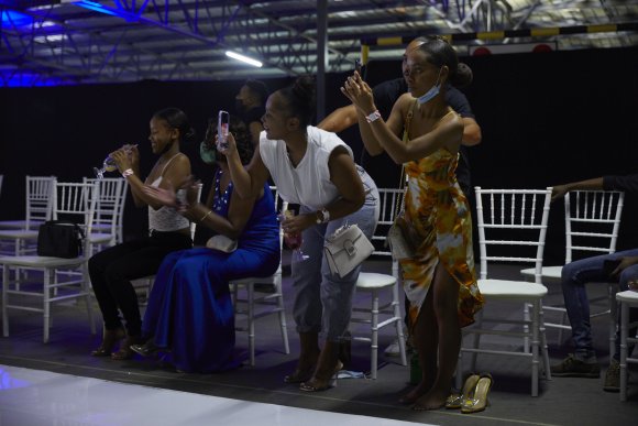TO DOWNLOAD. CLICK ON THE IMAGE TO OPEN IT AND THEN CLICK ON IT AGAIN AND WAIT FOR IT TO LOAD IN FULLSCREEN AND SAVE. To browse images use green arrows above.
SHARE AND TAG : @MTC_WINDHOEKFASHIONWEEK
IMAGE CREDIT: @SIMZMKHWANAZI/@BESTFRIENDS_ZA
#MTCWFW2021
@MTC_WINDHOEKFASHIONWEEK
#MADEINNAMIBIA