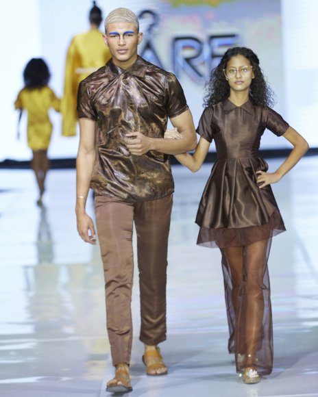 TO DOWNLOAD. CLICK ON THE IMAGE TO OPEN IT AND THEN CLICK ON IT AGAIN AND WAIT FOR IT TO LOAD IN FULLSCREEN AND SAVE. To browse images use green arrows above.
SHARE AND TAG : @MTC_WINDHOEKFASHIONWEEK
IMAGE CREDIT: @SIMZMKHWANAZI/@BESTFRIENDS_ZA
#MTCWFW2021
@MTC_WINDHOEKFASHIONWEEK
#MADEINNAMIBIA