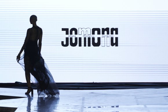 TO DOWNLOAD. CLICK ON THE IMAGE TO OPEN IT AND THEN CLICK ON IT AGAIN AND WAIT FOR IT TO LOAD IN FULLSCREEN AND SAVE. To browse images use green arrows above.
SHARE AND TAG : @MTC_WINDHOEKFASHIONWEEK
IMAGE CREDIT: @SIMZMKHWANAZI/@BESTFRIENDS_ZA
#MTCWFW2021
@MTC_WINDHOEKFASHIONWEEK
#MADEINNAMIBIA