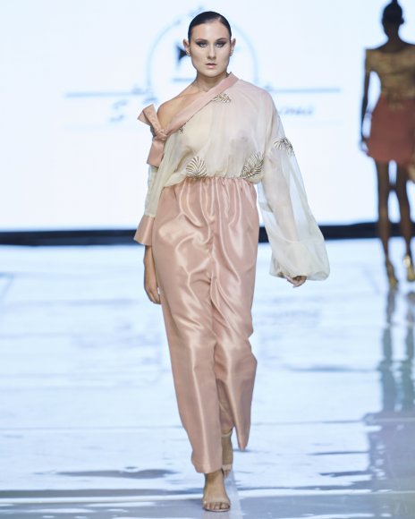 TO DOWNLOAD. CLICK ON THE IMAGE TO OPEN IT AND THEN CLICK ON IT AGAIN AND WAIT FOR IT TO LOAD IN FULLSCREEN AND SAVE. To browse images use green arrows above.
SHARE AND TAG : @MTC_WINDHOEKFASHIONWEEK
IMAGE CREDIT: @SIMZMKHWANAZI/@BESTFRIENDS_ZA
#MTCWFW2021
@MTC_WINDHOEKFASHIONWEEK
#MADEINNAMIBIA