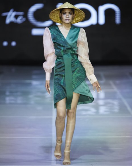 TO DOWNLOAD. CLICK ON THE IMAGE TO OPEN IT AND THEN CLICK ON IT AGAIN AND WAIT FOR IT TO LOAD IN FULLSCREEN AND SAVE. To browse images use green arrows above.
SHARE AND TAG : @MTC_WINDHOEKFASHIONWEEK
IMAGE CREDIT: @SIMZMKHWANAZI/@BESTFRIENDS_ZA
#MTCWFW2021
@MTC_WINDHOEKFASHIONWEEK
#MADEINNAMIBIA