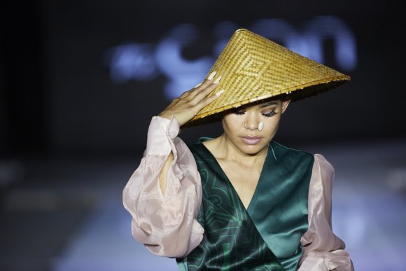 TO DOWNLOAD. CLICK ON THE IMAGE TO OPEN IT AND THEN CLICK ON IT AGAIN AND WAIT FOR IT TO LOAD IN FULLSCREEN AND SAVE. To browse images use green arrows above.
SHARE AND TAG : @MTC_WINDHOEKFASHIONWEEK
IMAGE CREDIT: @SIMZMKHWANAZI/@BESTFRIENDS_ZA
#MTCWFW2021
@MTC_WINDHOEKFASHIONWEEK
#MADEINNAMIBIA