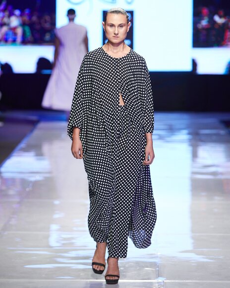 TO DOWNLOAD. CLICK ON THE IMAGE AND SAVE. To browse images use green arrows above.
SHARE AND TAG : @MTC_WINDHOEKFASHIONWEEK
IMAGE CREDIT: @SIMZMKHWANAZI/@BESTFRIENDS_STUDIOS
#MTCWFW2022
@MTC_WINDHOEKFASHIONWEEK
#MADEINNAMIBIA