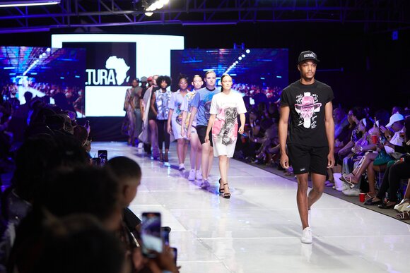 TO DOWNLOAD. CLICK ON THE IMAGE AND SAVE. To browse images use green arrows above.
SHARE AND TAG : @MTC_WINDHOEKFASHIONWEEK
IMAGE CREDIT: @SIMZMKHWANAZI/@BESTFRIENDS_STUDIOS
#MTCWFW2022
@MTC_WINDHOEKFASHIONWEEK
#MADEINNAMIBIA