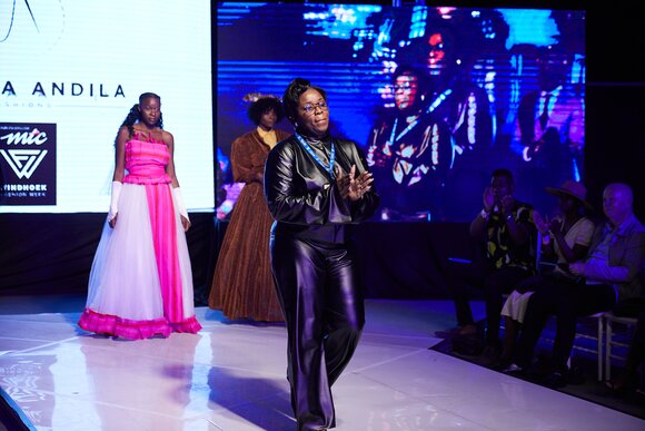 TO DOWNLOAD. CLICK ON THE IMAGE AND SAVE. To browse images use green arrows above.
SHARE AND TAG : @MTC_WINDHOEKFASHIONWEEK
IMAGE CREDIT: @SIMZMKHWANAZI/@BESTFRIENDS_STUDIOS
#MTCWFW2022
@MTC_WINDHOEKFASHIONWEEK
#MADEINNAMIBIA