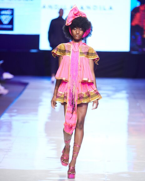 TO DOWNLOAD. CLICK ON THE IMAGE AND SAVE. To browse images use green arrows above.
SHARE AND TAG : @MTC_WINDHOEKFASHIONWEEK
IMAGE CREDIT: @SIMZMKHWANAZI/@BESTFRIENDS_STUDIOS
#MTCWFW2022
@MTC_WINDHOEKFASHIONWEEK
#MADEINNAMIBIA