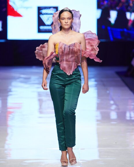 TO DOWNLOAD. CLICK ON THE IMAGE AND SAVE. To browse images use green arrows above.
SHARE AND TAG : @MTC_WINDHOEKFASHIONWEEK
IMAGE CREDIT: @SIMZMKHWANAZI/@BESTFRIENDS_STUDIOS
#MTCWFW2022
@MTC_WINDHOEKFASHIONWEEK
#MADEINNAMIBIA