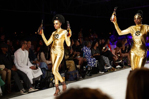 TO DOWNLOAD. CLICK ON THE IMAGE AND SAVE. To browse images use green arrows above.
SHARE AND TAG : @MTC_WINDHOEKFASHIONWEEK
IMAGE CREDIT: @SIMZMKHWANAZI/@BESTFRIENDS_STUDIOS
#MTCWFW2022
@MTC_WINDHOEKFASHIONWEEK
#MADEINNAMIBIA